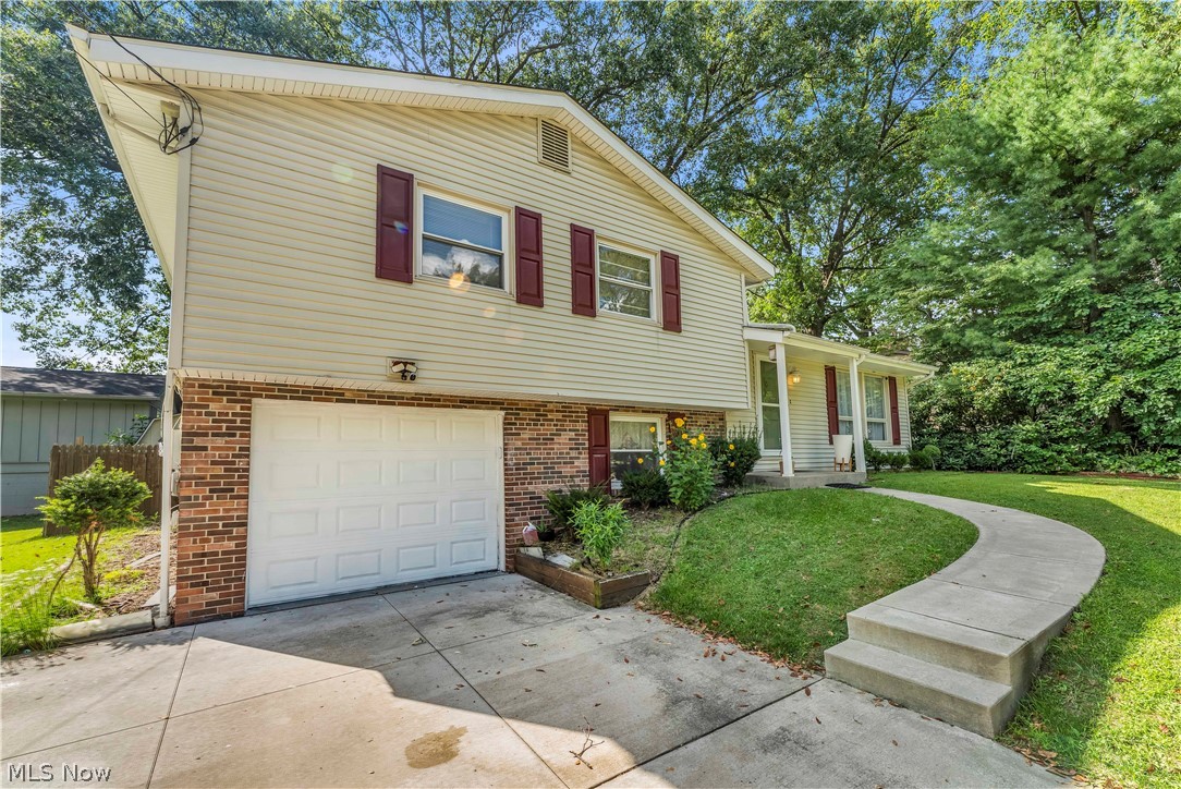 596 Eric Drive Akron OH 44305