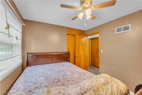 596 Eric Drive Akron OH 44305