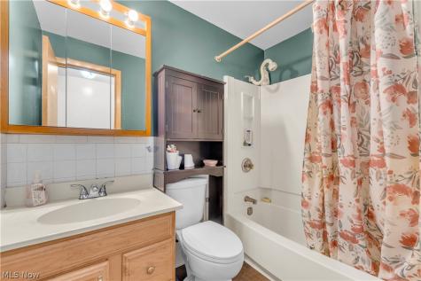 596 Eric Drive Akron OH 44305