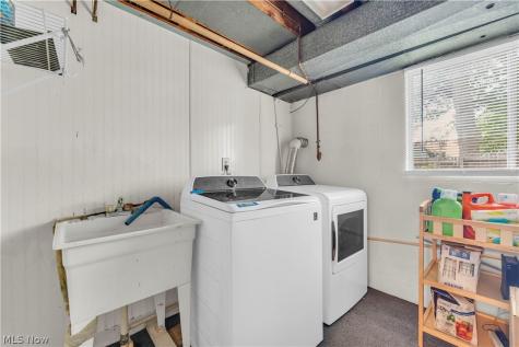 596 Eric Drive Akron OH 44305