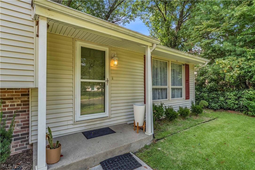 596 Eric Drive Akron OH 44305
