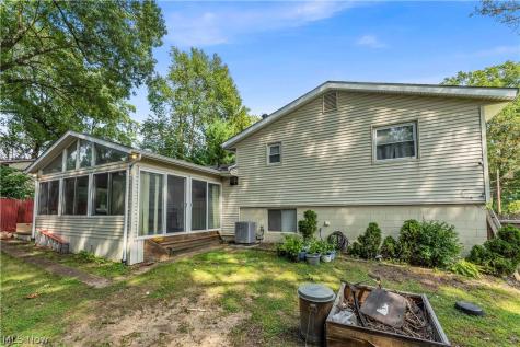 596 Eric Drive Akron OH 44305