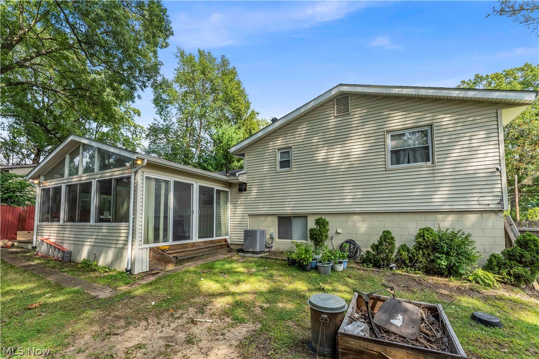 596 Eric Drive Akron OH 44305