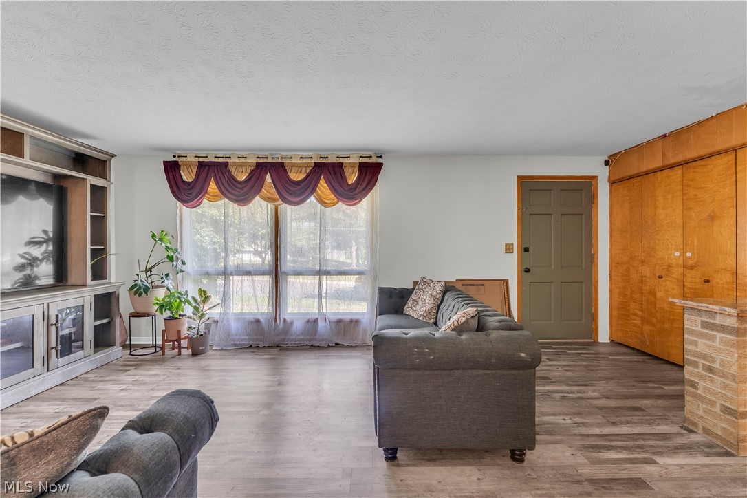596 Eric Drive Akron OH 44305
