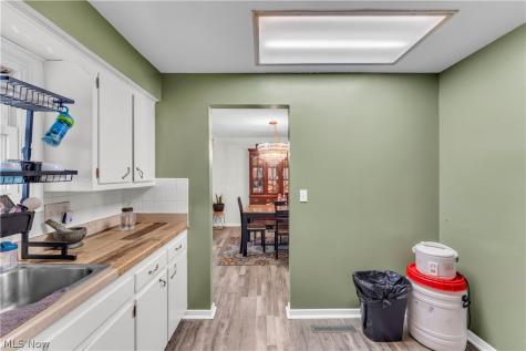 596 Eric Drive Akron OH 44305