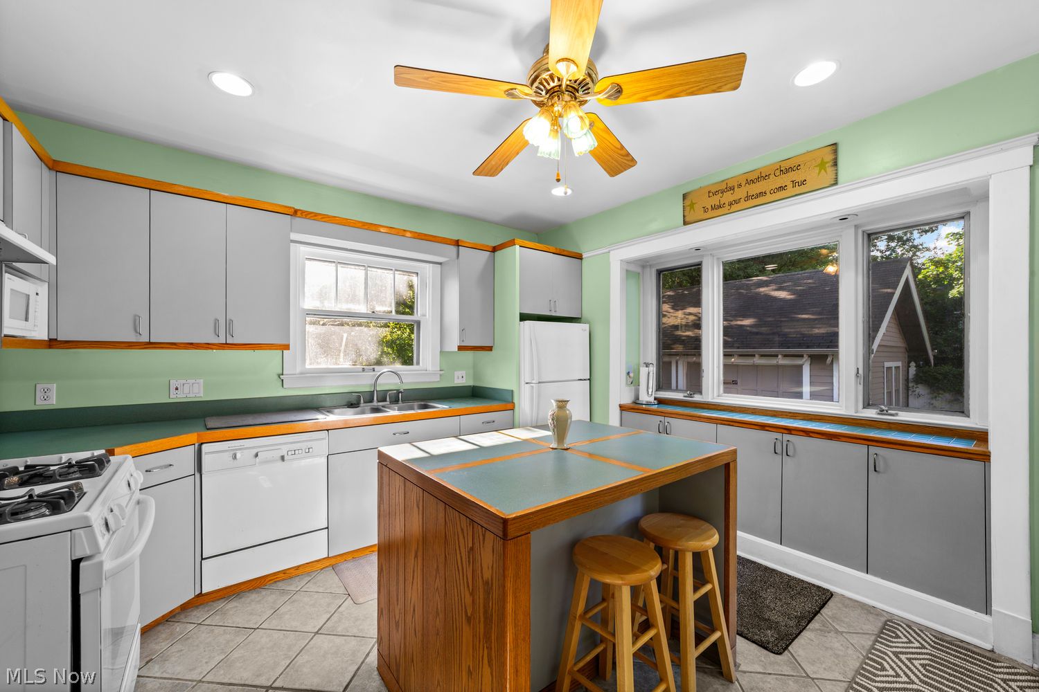 1537 Parkhill Road Cleveland Heights OH 44121