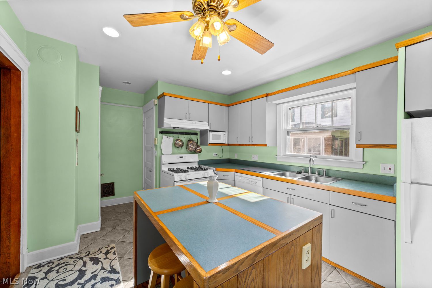 1537 Parkhill Road Cleveland Heights OH 44121