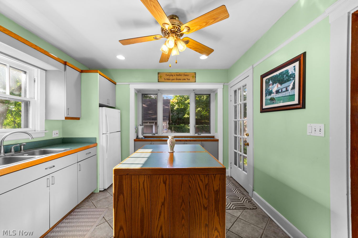 1537 Parkhill Road Cleveland Heights OH 44121