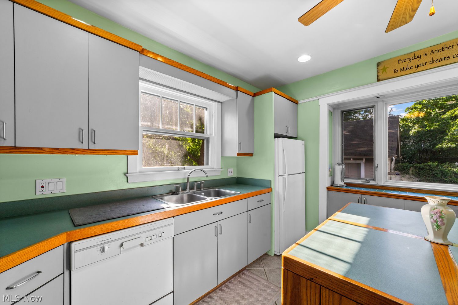1537 Parkhill Road Cleveland Heights OH 44121
