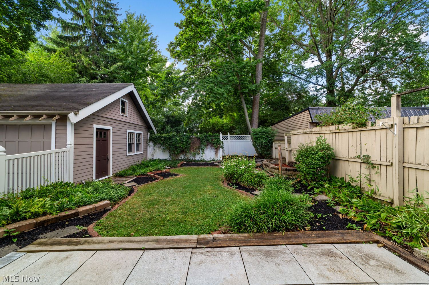 1537 Parkhill Road Cleveland Heights OH 44121