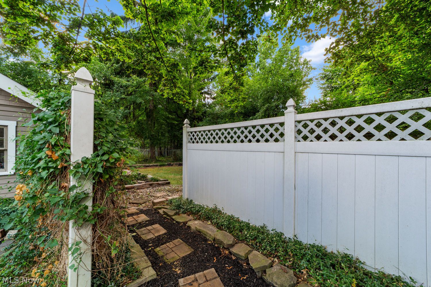 1537 Parkhill Road Cleveland Heights OH 44121
