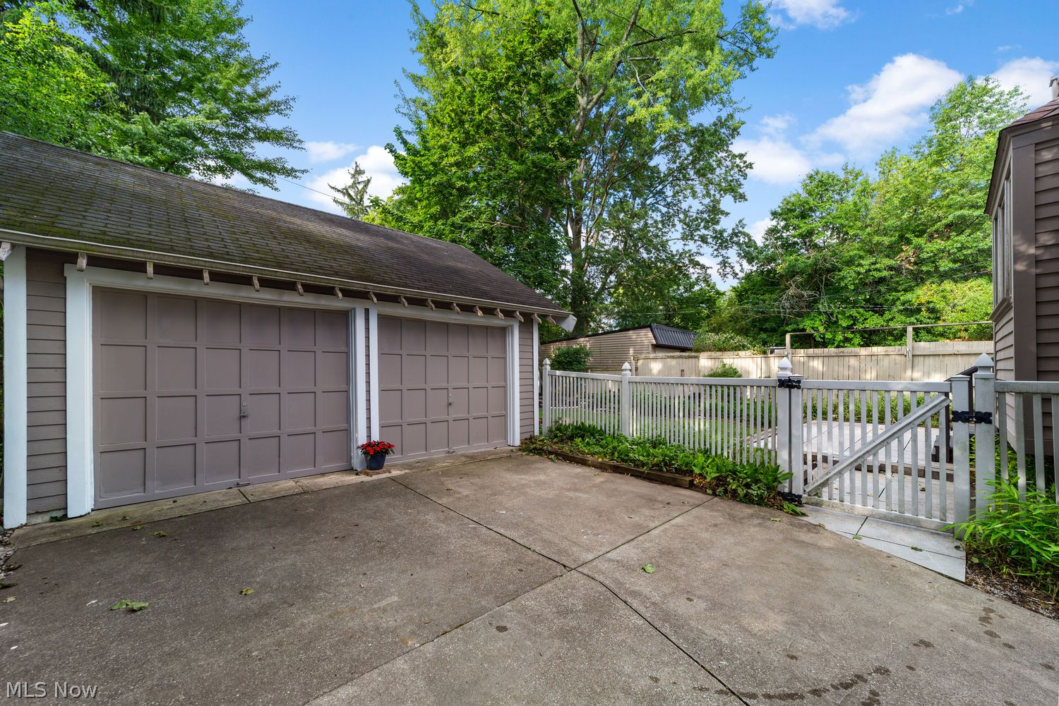 1537 Parkhill Road Cleveland Heights OH 44121