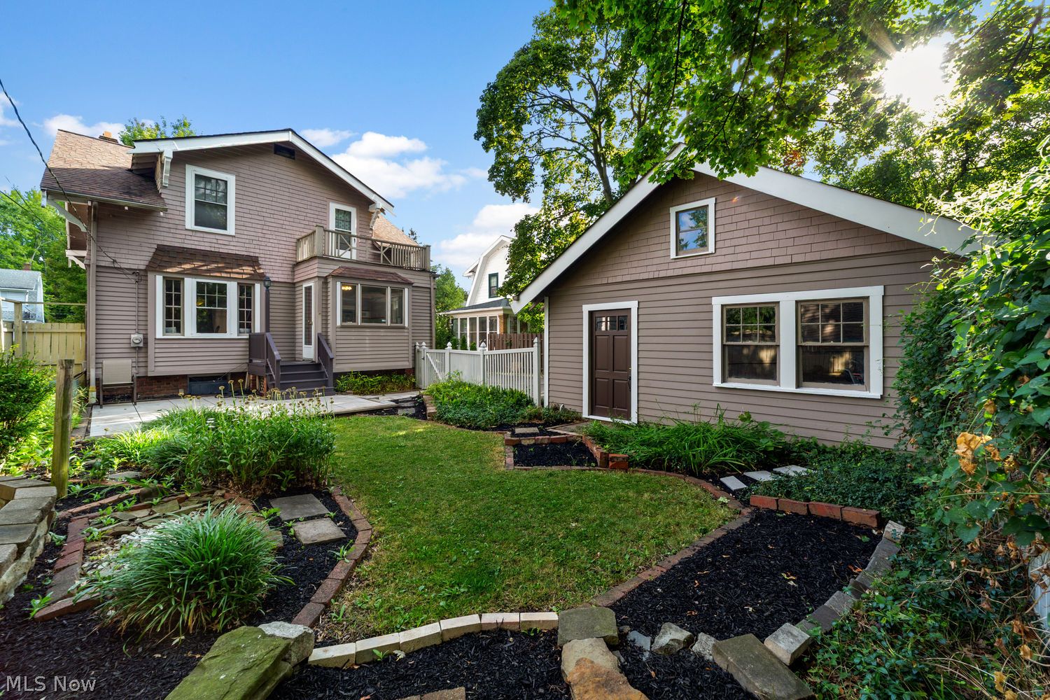 1537 Parkhill Road Cleveland Heights OH 44121