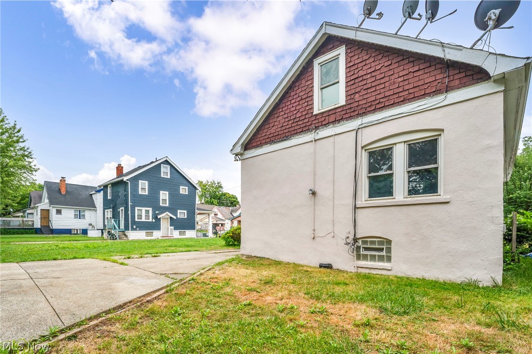 13805 Chapelside Avenue Cleveland OH 44120