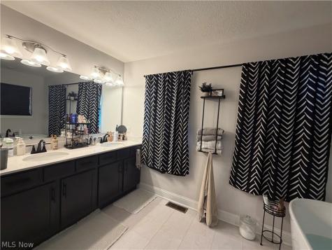 8196 Macthomas Avenue NW North Canton OH 44720