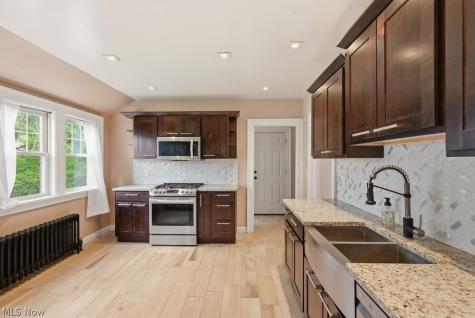 3871 Mayfield Road Cleveland Heights OH 44121