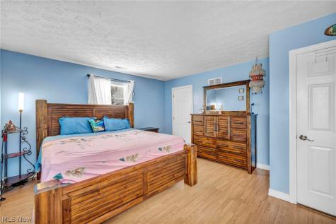 1273 Muchney Circle Akron OH 44312