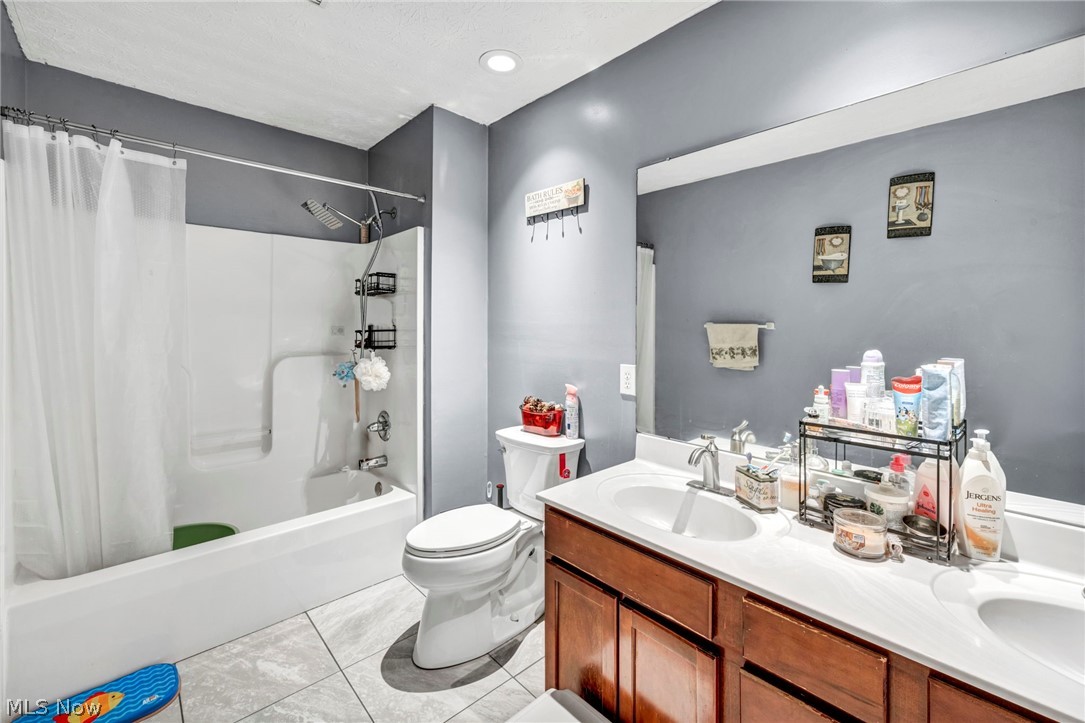 1273 Muchney Circle Akron OH 44312