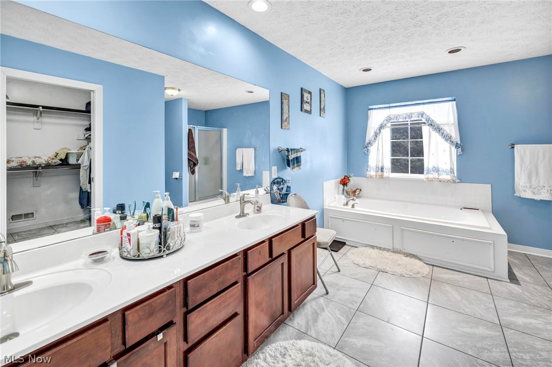 1273 Muchney Circle Akron OH 44312