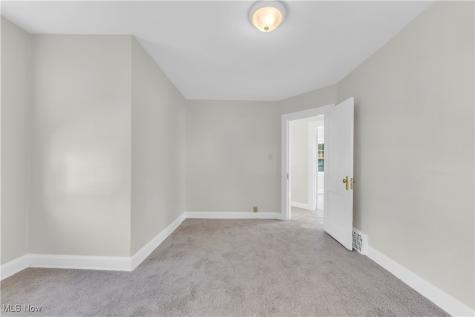 945 Nela View Road Cleveland Heights OH 44112