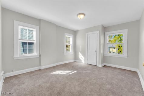 945 Nela View Road Cleveland Heights OH 44112