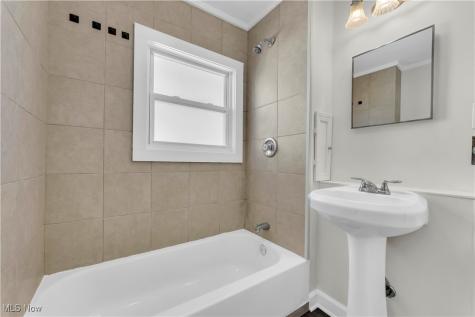 945 Nela View Road Cleveland Heights OH 44112