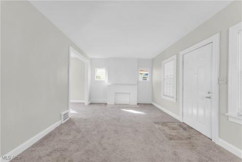 945 Nela View Road Cleveland Heights OH 44112