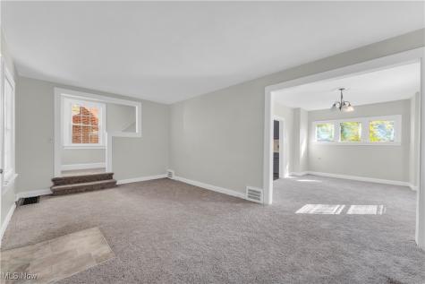 945 Nela View Road Cleveland Heights OH 44112