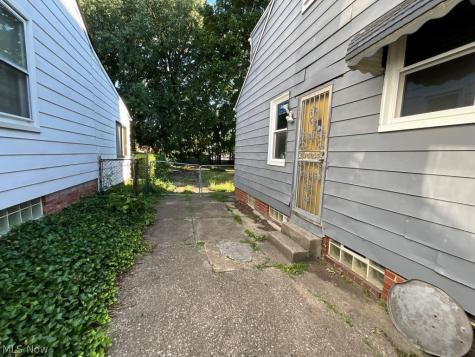 15712 Westview Avenue Cleveland OH 44128