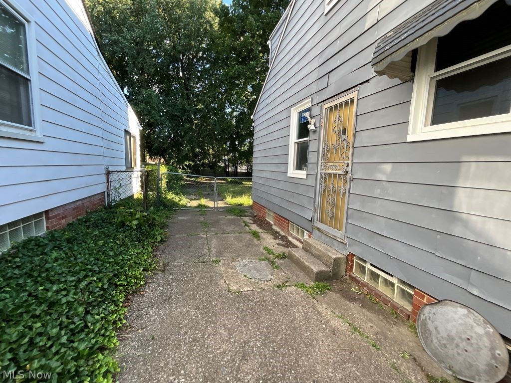 15712 Westview Avenue Cleveland OH 44128