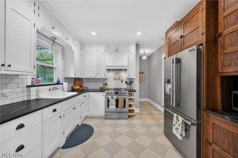 1358 Summit Avenue Lakewood OH 44107