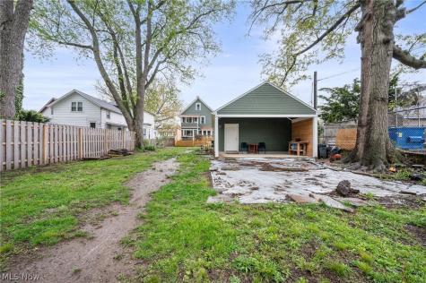 1358 Summit Avenue Lakewood OH 44107