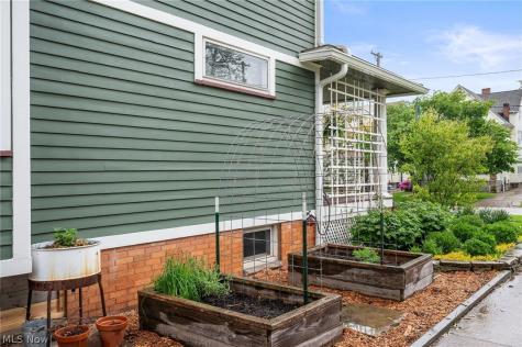 1358 Summit Avenue Lakewood OH 44107
