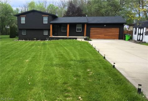 3525 Balsamwood Boulevard NW Uniontown OH 44685