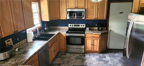 3525 Balsamwood Boulevard NW Uniontown OH 44685