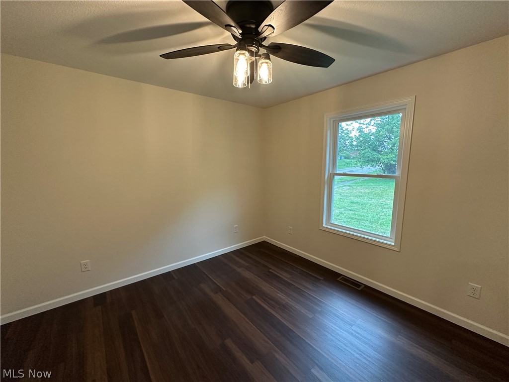 43 Narcissa Avenue Struthers OH 44471