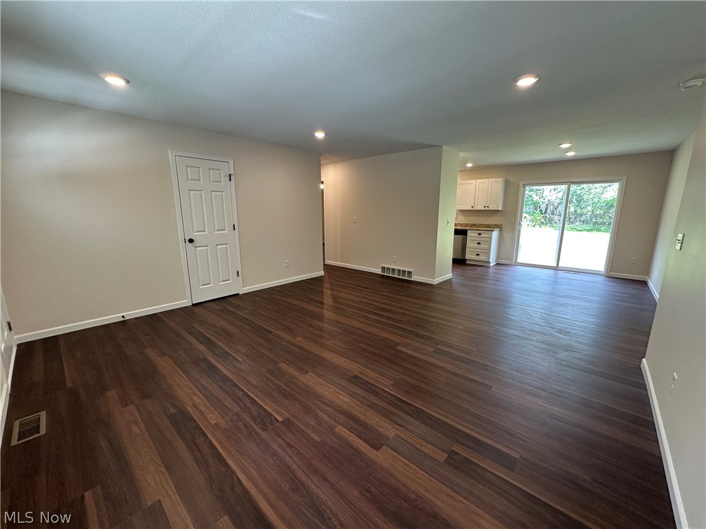 43 Narcissa Avenue Struthers OH 44471