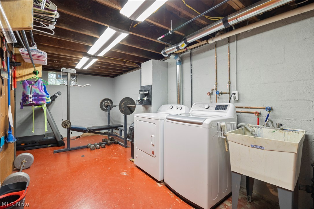 1908 Wallace Lane Lorain OH 44053