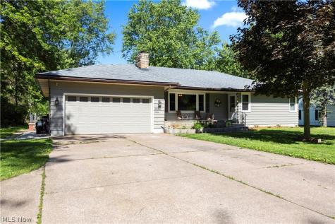 1908 Wallace Lane Lorain OH 44053
