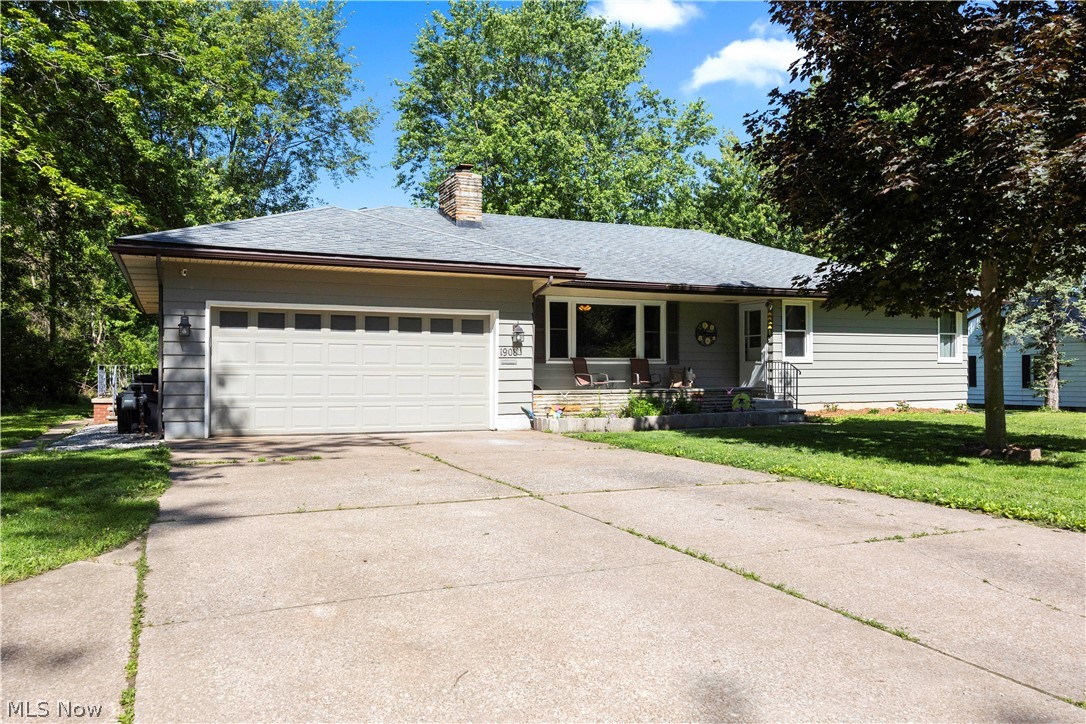 1908 Wallace Lane Lorain OH 44053