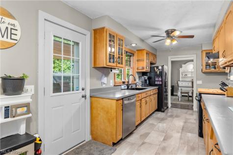 1908 Wallace Lane Lorain OH 44053