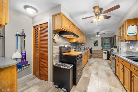 1908 Wallace Lane Lorain OH 44053