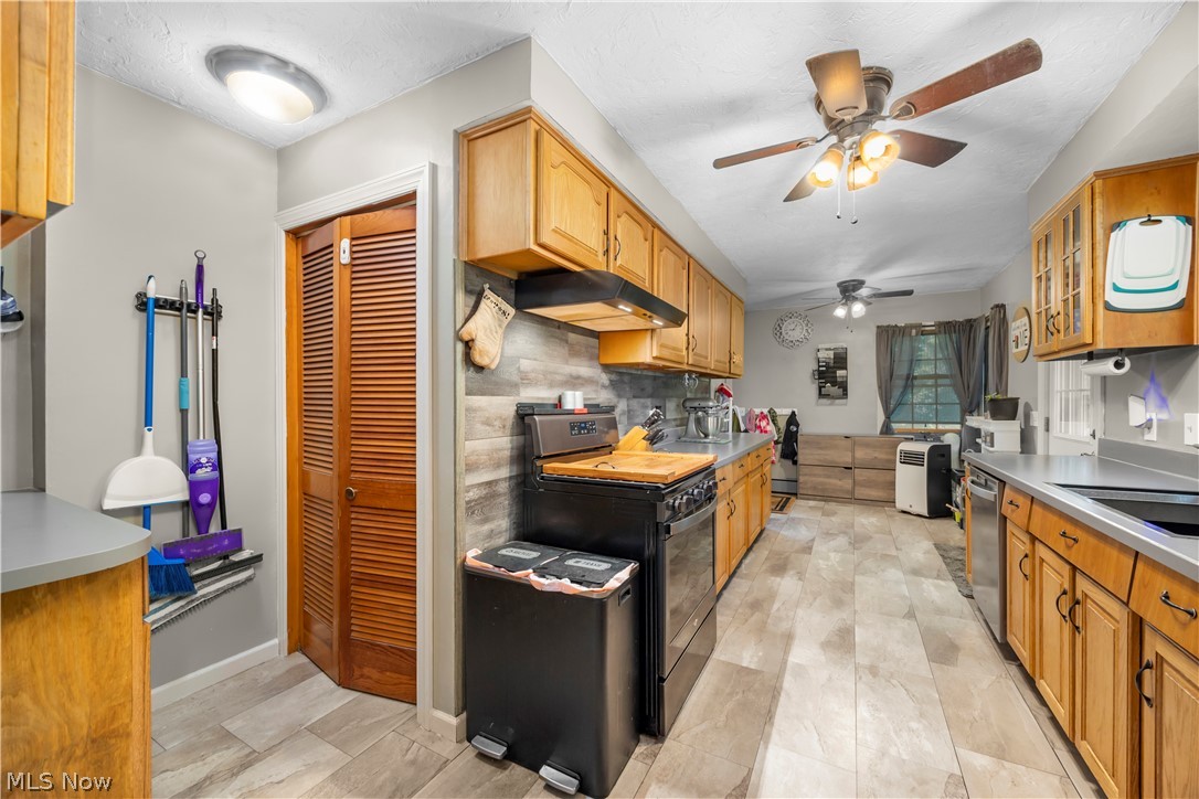 1908 Wallace Lane Lorain OH 44053