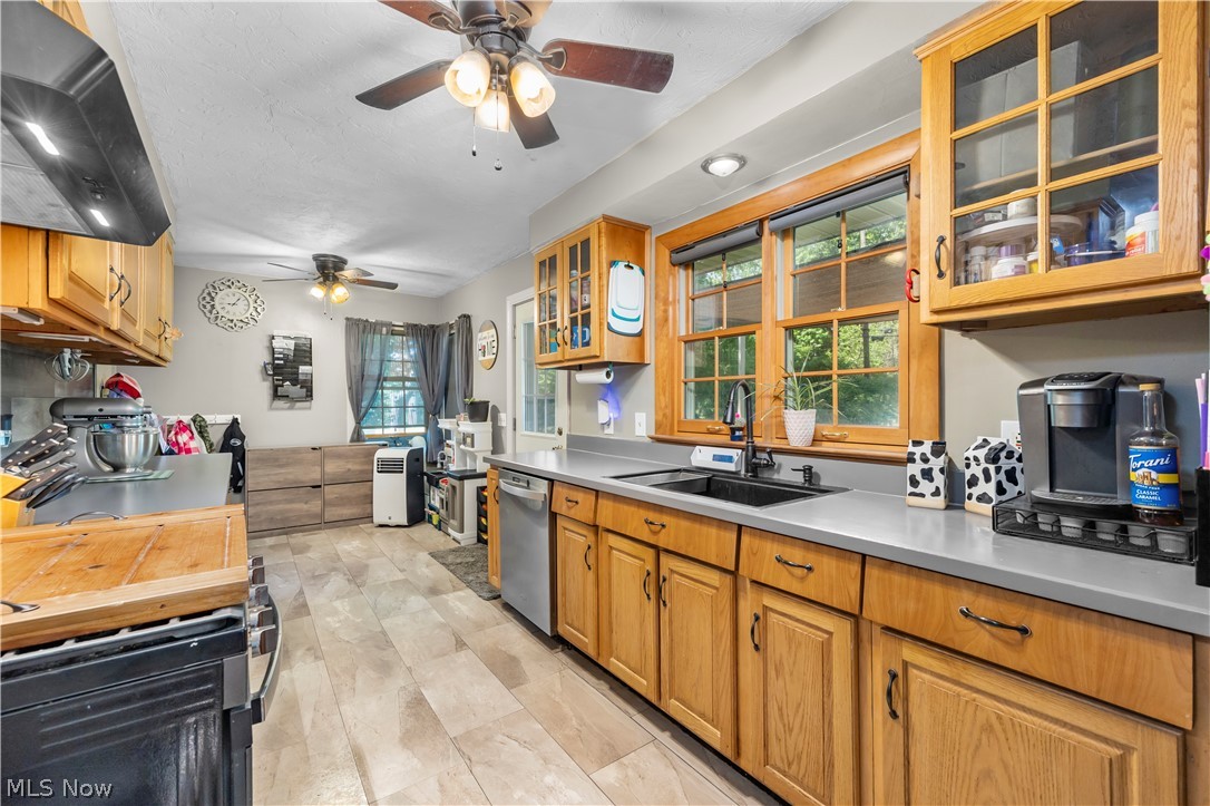 1908 Wallace Lane Lorain OH 44053