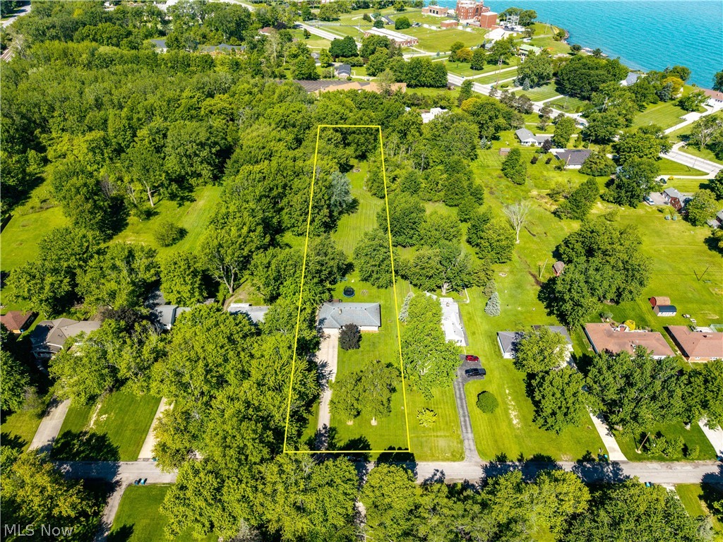 1908 Wallace Lane Lorain OH 44053