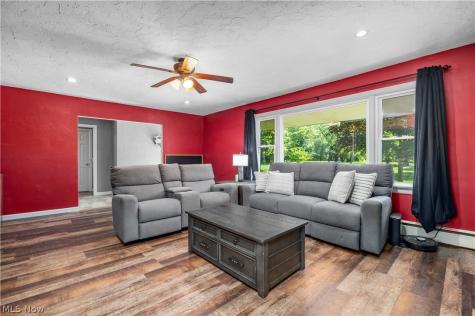 1908 Wallace Lane Lorain OH 44053