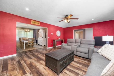 1908 Wallace Lane Lorain OH 44053
