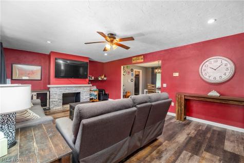 1908 Wallace Lane Lorain OH 44053
