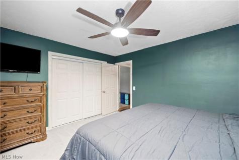 1908 Wallace Lane Lorain OH 44053