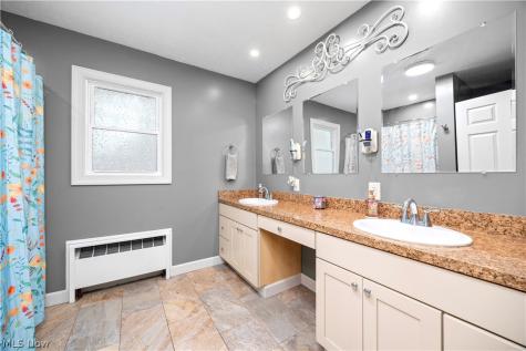 1908 Wallace Lane Lorain OH 44053